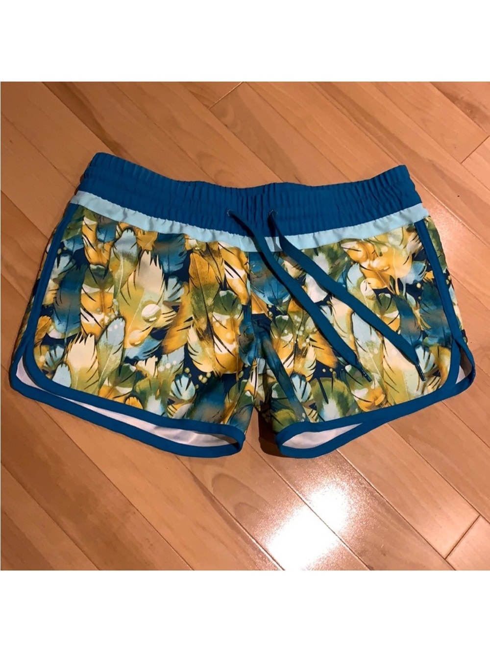 The North Face Feather Patterned athletic running short 4” inseam - size S